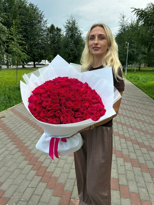 Букет 101 малиновая кенийская роза