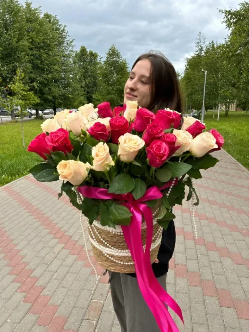 Королевское лукошко с розами 35 шт