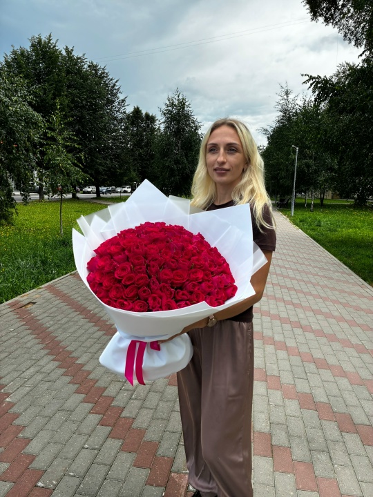 Букет 101 малиновая кенийская роза — изображение 4