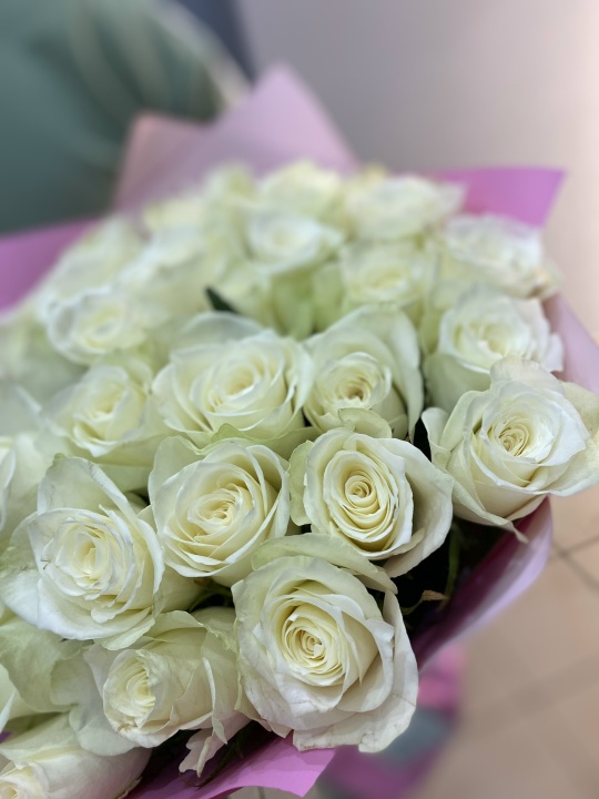35 белых кенийских роз — изображение 5