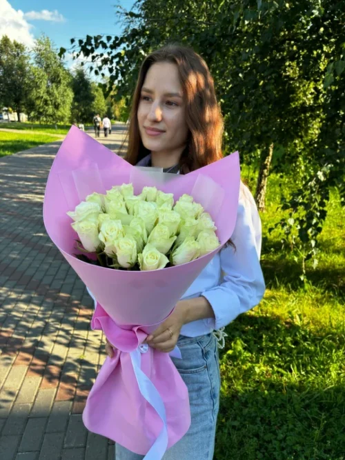 Букет из 25 белых кенийских роз