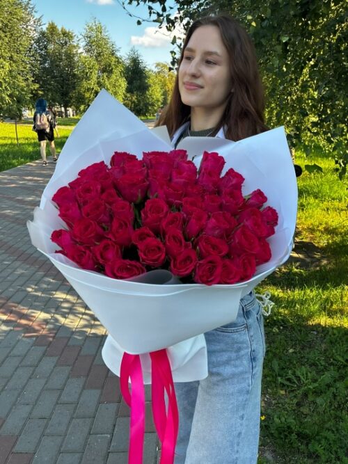 Alternative view of Букет из 55 малиновых кенийских роз