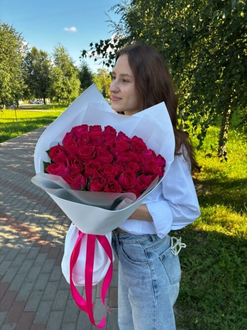 Alternative view of Букет из малиновой кенийской розы 25 штук