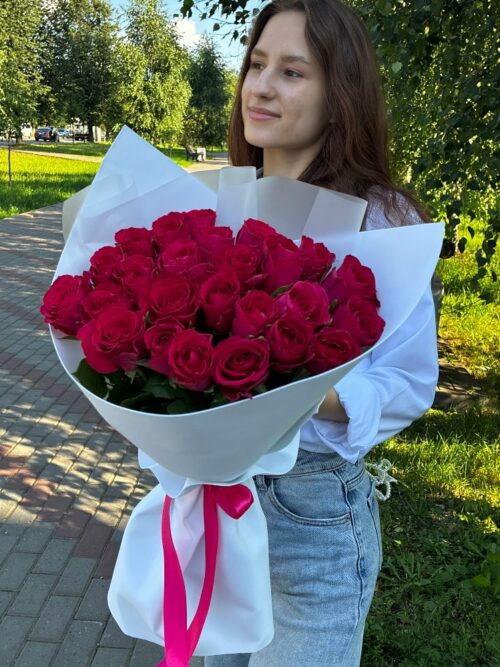 Букет из малиновой кенийской розы 25 штук