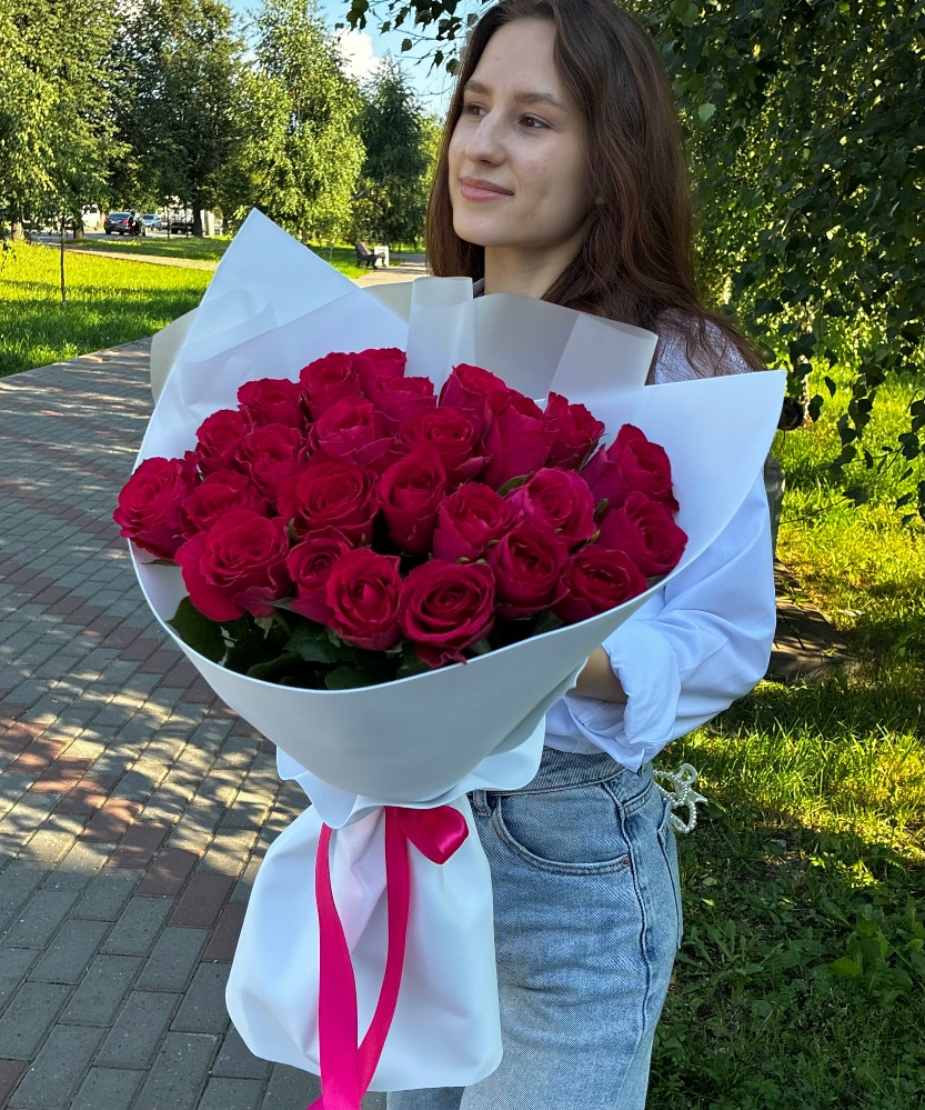 Букет из малиновой кенийской розы 25 штук
