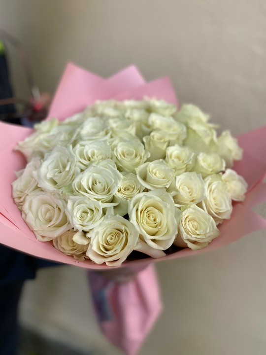 35 белых кенийских роз — изображение 6