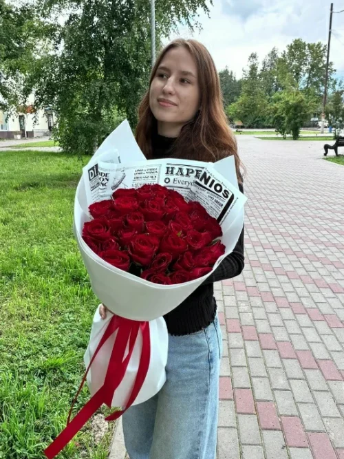 35 бордовых кенийских розочек
