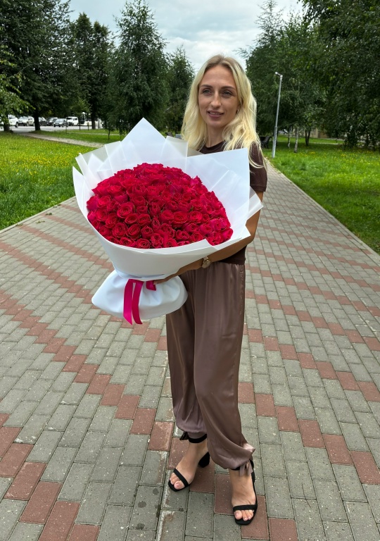 Букет 101 малиновая кенийская роза — изображение 2