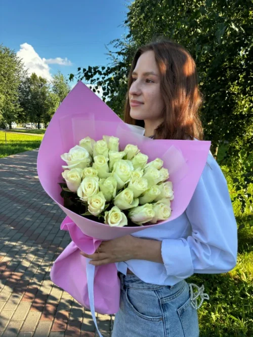 Alternative view of Букет из 25 белых кенийских роз