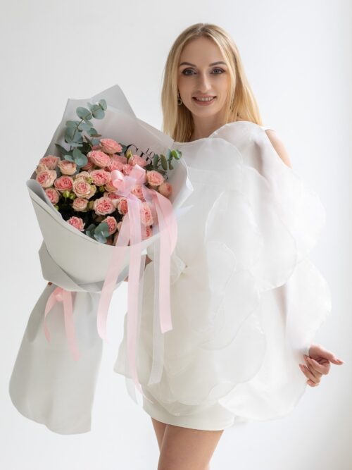 Роскошный моно из кустовых роз 💝