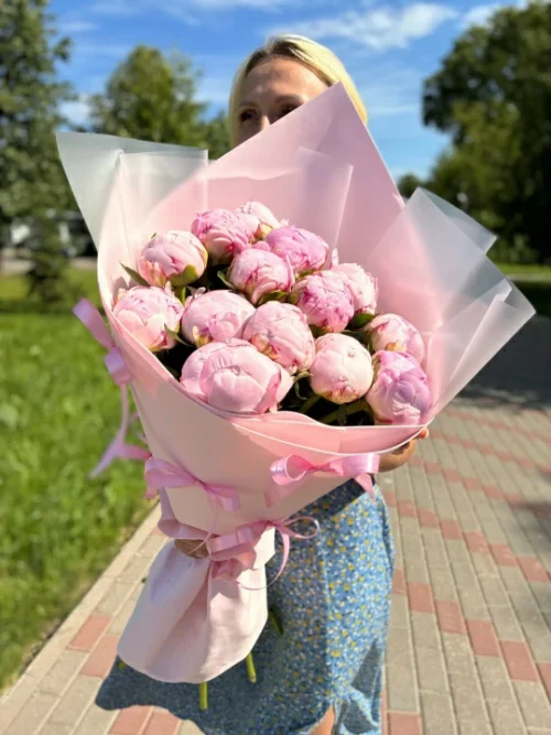 Alternative view of Букет Бантики с пионами L